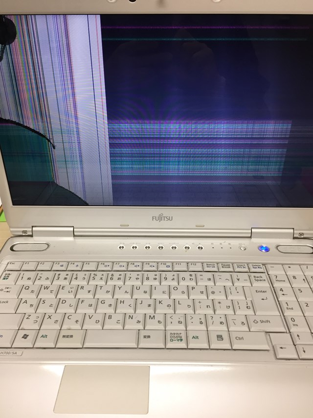 ノートパソコンの液晶割れ修理
